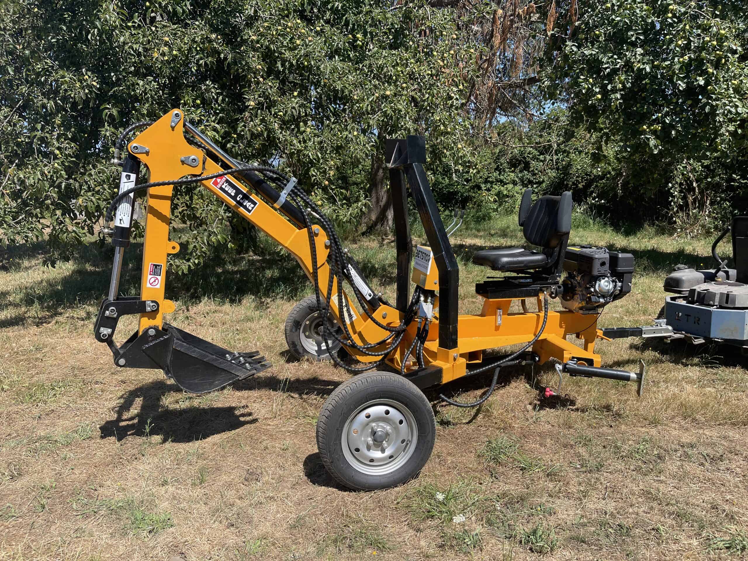 Image of Towable tiller with single wheel and rotating blades